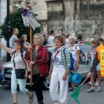 06.08.2017 Wiślica. Pielgrzymi wyruszyli z Wiślicy. / Kamil Włosowicz / Piesza pielgrzymka pod hasłem „Idźcie i głoście. Z Maryją niesiemy światu Chrystusa” wyruszyła z Wiślicy