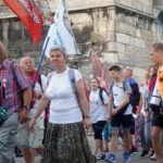 06.08.2017 Wiślica. Pielgrzymi wyruszyli z Wiślicy. / Kamil Włosowicz / Piesza pielgrzymka pod hasłem „Idźcie i głoście. Z Maryją niesiemy światu Chrystusa” wyruszyła z Wiślicy