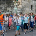 06.08.2017 Wiślica. Pielgrzymi wyruszyli z Wiślicy. / Kamil Włosowicz / Piesza pielgrzymka pod hasłem „Idźcie i głoście. Z Maryją niesiemy światu Chrystusa” wyruszyła z Wiślicy