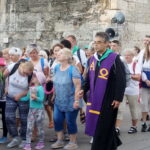 06.08.2017 Wiślica. Pielgrzymi wyruszyli z Wiślicy. / Kamil Włosowicz / Piesza pielgrzymka pod hasłem „Idźcie i głoście. Z Maryją niesiemy światu Chrystusa” wyruszyła z Wiślicy