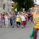 06.08.2017 Wiślica. Pielgrzymi wyruszyli z Wiślicy. / Kamil Włosowicz / Piesza pielgrzymka pod hasłem „Idźcie i głoście. Z Maryją niesiemy światu Chrystusa” wyruszyła z Wiślicy