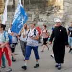 06.08.2017 Wiślica. Pielgrzymi wyruszyli z Wiślicy. / Kamil Włosowicz / Piesza pielgrzymka pod hasłem „Idźcie i głoście. Z Maryją niesiemy światu Chrystusa” wyruszyła z Wiślicy