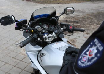 Policja, radiowóz, motocykl policyjny, Formacja Motocyklowa / Robert Felczak / Radio Kielce