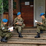 23.08.2017 Tokarnia. Narodowe czytanie "Wesela" Stanisława Wyspiańskiego / Michał Kita - Radio Kielce / Elewi z kieleckiej Bukówki czytają "Wesele" Stanisława Wyspiańskiego w Parku Etnograficznym w Tokarni