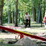 01.08.2017 Kielce. Budowa parku dla psów nad kieleckim zalewem. / Marzena Mąkosa - Radio Kielce / Park dla psów