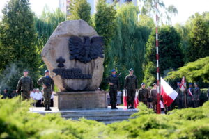 01.08.2017 Kielce. Obchody 73. rocznicy wybuchu Powstania Warszawskiego. / Marzena Mąkosa - Radio Kielce / Obchody 73. rocznicy wybuchu Powstania Warszawskiego na Skwerze Szarych Szeregów w Kielcach