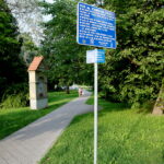 02.08.2017 Kielce. Miski z wodą dla psów. / Marzena Mąkosa - Radio Kielce / Miski z wodą dla psów w Parku Miejskim przy mostku po stronie ul. Ogrodowej