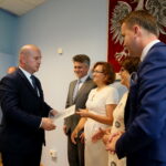 04.08.2017 Kielce. Wręczenie promes dla gmin i powiatów na inwestycje drogowe. / Marzena Mąkosa - Radio Kielce / Wręczenie promes dla Jędrzejowa. Na zdjęciu : Burmistrz Jędrzejowa - Marcin Piszczek, Senator RP - Krzysztof Słoń, Wojewoda Świętokrzyski - Agata Wojtyszek, Poseł na sejm RP - Maria Zuba, Poseł na sejm RP - Michał Cieślak
