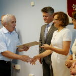 04.08.2017 Kielce. Wręczenie promes dla gmin i powiatów na inwestycje drogowe. / Marzena Mąkosa - Radio Kielce / Wręczenie promes dla Miasta i Gminy Kazimierza Wielka. Na zdjęciu : Burmistrz Kazimierzy Wielkiej - Adam Bodzioch, Senator RP - Krzysztof Słoń i Wojewoda Świętokrzyski - Agata Wojtyszek