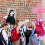 05.08.2017 Wiślica. Msza otwarcia 36. pieszej kieleckiej pielgrzymki pod przewodnictwem biskupa kieleckiego Jana Piotrowskiego. / Marzena Mąkosa - Radio Kielce / Otwarcie 36. pieszej kieleckiej pielgrzymki w Wiślicy