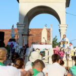 05.08.2017 Wiślica. Msza otwarcia 36. pieszej kieleckiej pielgrzymki pod przewodnictwem biskupa kieleckiego Jana Piotrowskiego. / Marzena Mąkosa - Radio Kielce / Otwarcie 36. pieszej kieleckiej pielgrzymki w Wiślicy