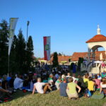 05.08.2017 Wiślica. Msza otwarcia 36. pieszej kieleckiej pielgrzymki pod przewodnictwem biskupa kieleckiego Jana Piotrowskiego. / Marzena Mąkosa - Radio Kielce / Otwarcie 36. pieszej kieleckiej pielgrzymki w Wiślicy