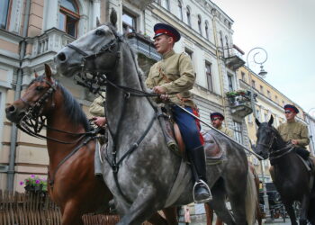 06.08.2017 Kielce. Rekonstrukcja pod Hotelem Bristol. / Marzena Mąkosa - Radio Kielce / Pod hotelem Bristol odtworzono potyczkę z 1914 roku