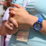 07.08.2017 Kielce. Dzień Uśmiechu organizowany przez Centrum Wolontariatu. / Marzena Mąkosa - Radio Kielce / Wolontariusze wręczali przechodniom słodkie upominki z "pozytywną karteczką"