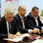 08.08.2017 Kielce. Podpisanie umowy w sprawie dotacji na "Projekt ochrony przeciwpowodziowej w dorzeczu Odry i Wisły" / Marzena Mąkosa - Radio Kielce / Podpisanie dotacji