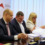 08.08.2017 Kielce. Podpisanie umowy w sprawie dotacji na "Projekt ochrony przeciwpowodziowej w dorzeczu Odry i Wisły" / Marzena Mąkosa - Radio Kielce / Podpisanie umowy w sprawie dotacji