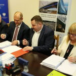 08.08.2017 Kielce. Podpisanie umowy w sprawie dotacji na "Projekt ochrony przeciwpowodziowej w dorzeczu Odry i Wisły" / Marzena Mąkosa - Radio Kielce / Podpisanie umowy w sprawie dotacji