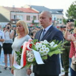 09.08.2017 Jędrzejów. Kadrówka dotarła do Jędrzejowa. / Marzena Mąkosa - Radio Kielce / Uroczyste złożenie kwiatów