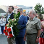 09.08.2017 Jędrzejów. Kadrówka dotarła do Jędrzejowa. / Marzena Mąkosa - Radio Kielce / Uroczyste złożenie kwiatów