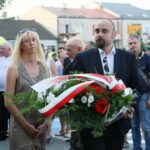 09.08.2017 Jędrzejów. Kadrówka dotarła do Jędrzejowa. / Marzena Mąkosa - Radio Kielce / Uroczyste złożenie kwiatów