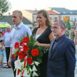 09.08.2017 Jędrzejów. Kadrówka dotarła do Jędrzejowa. / Marzena Mąkosa - Radio Kielce / Uroczyste złożenie kwiatów