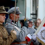 09.08.2017 Jędrzejów. Kadrówka dotarła do Jędrzejowa. / Marzena Mąkosa - Radio Kielce / Oddanie honoru