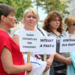 09.08.2017 Kielce. Protest personelu i pacjentów PAKS ze Starachowic przed NFZ w Kielcach. / Marzena Mąkosa - Radio Kielce / Protestujący przed NFZ w Kielcach
