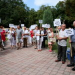 09.08.2017 Kielce. Protest personelu i pacjentów PAKS ze Starachowic przed NFZ w Kielcach. / Marzena Mąkosa - Radio Kielce / Protestujący przed NFZ w Kielcach