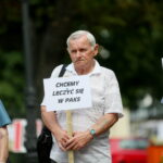 09.08.2017 Kielce. Protest personelu i pacjentów PAKS ze Starachowic przed NFZ w Kielcach. / Marzena Mąkosa - Radio Kielce / Protestujący przed NFZ w Kielcach