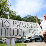 09.08.2017 Kielce. Protest personelu i pacjentów PAKS ze Starachowic przed NFZ w Kielcach. / Marzena Mąkosa - Radio Kielce / Protestujący przed NFZ w Kielcach