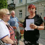 09.08.2017 Kielce. Protest personelu i pacjentów PAKS ze Starachowic przed NFZ w Kielcach. / Marzena Mąkosa - Radio Kielce / Protestujący przed NFZ w Kielcach