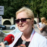 09.08.2017 Kielce. Protest personelu i pacjentów PAKS ze Starachowic przed NFZ w Kielcach. / Marzena Mąkosa - Radio Kielce / pielęgniarka oddziałowa - Małgorzata Tarnopolska