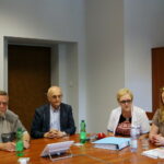 09.08.2017 Kielce. Protest personelu i pacjentów PAKS ze Starachowic przed NFZ w Kielcach. / Marzena Mąkosa - Radio Kielce / pacjent - Zenon Krzeszewski, pacjent - Marian Gęborek, pielęgniarka oddziałowa - Małgorzata Tarnopolska, kierownik administracji - Katarzyna Gostomska