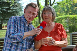 09.08.2017 Kielce. Stacja: Wakacje! Suknie ślubne w ogródku Radio Kielce. / Marzena Mąkosa - Radio Kielce / Paweł Solarz i gość Stacji Wakacje w Radio Kielce