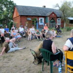 10.08.2017 Choiny. Wybory przyszłorocznego komendanta 53. Marszu Szlakiem Kadrówki. / Marzena Mąkosa - Radio Kielce / Uczestnicy Marszu oczekujący na rozpoczęcie wyborów nowego komendanta.