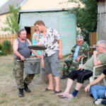 10.08.2017 Choiny. Wybory przyszłorocznego komendanta 53. Marszu Szlakiem Kadrówki. / Marzena Mąkosa - Radio Kielce / Uczestnicy Marszu oczekujący na rozpoczęcie wyborów nowego komendanta.