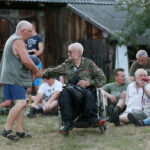 10.08.2017 Choiny. Wybory przyszłorocznego komendanta 53. Marszu Szlakiem Kadrówki. / Marzena Mąkosa - Radio Kielce / Uczestnicy Marszu oczekujący na rozpoczęcie wyborów nowego komendanta.