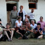 10.08.2017 Choiny. Wybory przyszłorocznego komendanta 53. Marszu Szlakiem Kadrówki. / Marzena Mąkosa - Radio Kielce / Uczestnicy Marszu Szlakiem Kadrówki podczas zebrania związanego z wyborem przyszłorocznego komendanta