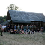 10.08.2017 Choiny. Wybory przyszłorocznego komendanta 53. Marszu Szlakiem Kadrówki. / Marzena Mąkosa - Radio Kielce / Uczestnicy Marszu Szlakiem Kadrówki w czasie zebrania związanego z wyborem nowego komendanta