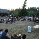 10.08.2017 Choiny. Wybory przyszłorocznego komendanta 53. Marszu Szlakiem Kadrówki. / Marzena Mąkosa - Radio Kielce / Dionizy Krawczyński przemawia do uczestników Marszu Szlakiem Kadrówki