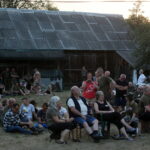 10.08.2017 Choiny. Wybory przyszłorocznego komendanta 53. Marszu Szlakiem Kadrówki. / Marzena Mąkosa - Radio Kielce / Uczestnicy Marszu Szlakiem Kadrówki w czasie zebrania związanego z wyborem nowego komendanta