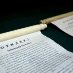 11.08.2017 Nowa Słupia. Zwoje, których treść została odczytana na uroczystym powitaniu uczestników Korowodu. / Marzena Mąkosa - Radio Kielce / Nowa Słupia. Uroczysty Korowód z Pochodniami z okazji 51. Dymarek Świętokrzyskich.