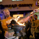 11.08.2017 Nowa Słupia. Odpalanie pochodni / Marzena Mąkosa - Radio Kielce / Nowa Słupia. Uroczysty Korowód z Pochodniami z okazji 51. Dymarek Świętokrzyskich.