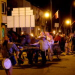 11.08.2017 Nowa Słupia. Wyruszenie Korowodu z Rynku w Nowej Słupi w kierunku Centrum Kulturowo - Archeologicznego / Marzena Mąkosa - Radio Kielce / Nowa Słupia. Uroczysty Korowód z Pochodniami z okazji 51. Dymarek Świętokrzyskich.