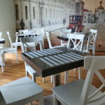 12.08.2017 Kielce. Stoły i krzesła w Barze Mlecznym / Marzena Mąkosa - Radio Kielce / Otwarcie Centralnego Baru Mlecznego Społem PSS przy ulicy Sienkiewicza