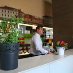 12.08.2017 Kielce. Bar przy którym można złożyć zamówienia / Marzena Mąkosa - Radio Kielce / Otwarcie Centralnego Baru Mlecznego Społem PSS przy ulicy Sienkiewicza