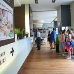 12.08.2017 Kielce. Pierwsi klienci / Marzena Mąkosa - Radio Kielce / Otwarcie Centralnego Baru Mlecznego Społem PSS przy ulicy Sienkiewicza