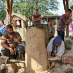 12.08.2017 Nowa Słupia. Wytapianie żelaza na Dymarkach / Marzena Mąkosa - Radio Kielce / 51. Dymarki w Centrum Kulturowo - Archeologicznym.