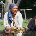 12.08.2017 Nowa Słupia. Wyrabianie gliny w Centrum Kulturowo - Archeologicznym / Marzena Mąkosa - Radio Kielce / 51. Dymarki w Centrum Kulturowo - Archeologicznym.