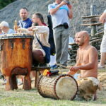12.08.2017 Nowa Słupia. Zespół grający na bębnach w Centrum Kulturowo - Archeologicznym / Marzena Mąkosa - Radio Kielce / 51. Dymarki w Centrum Kulturowo - Archeologicznym.